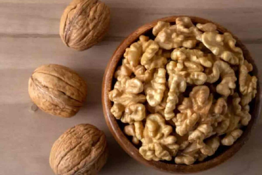 What Happens If I Eat Walnuts Every day?