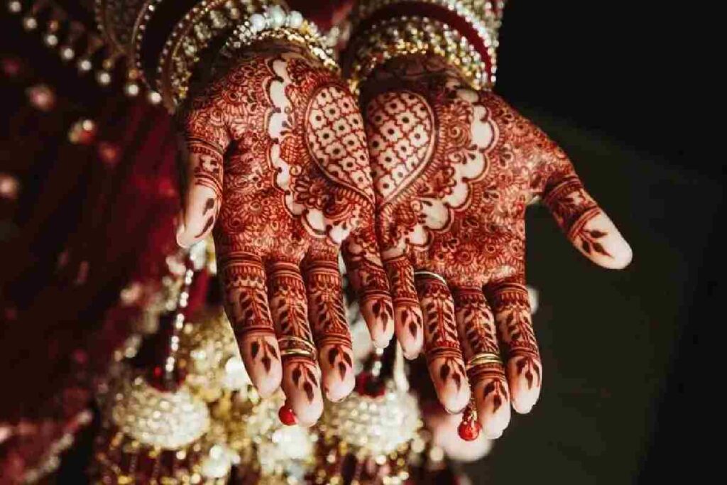 Bail Royal Front Hand Mehndi Design