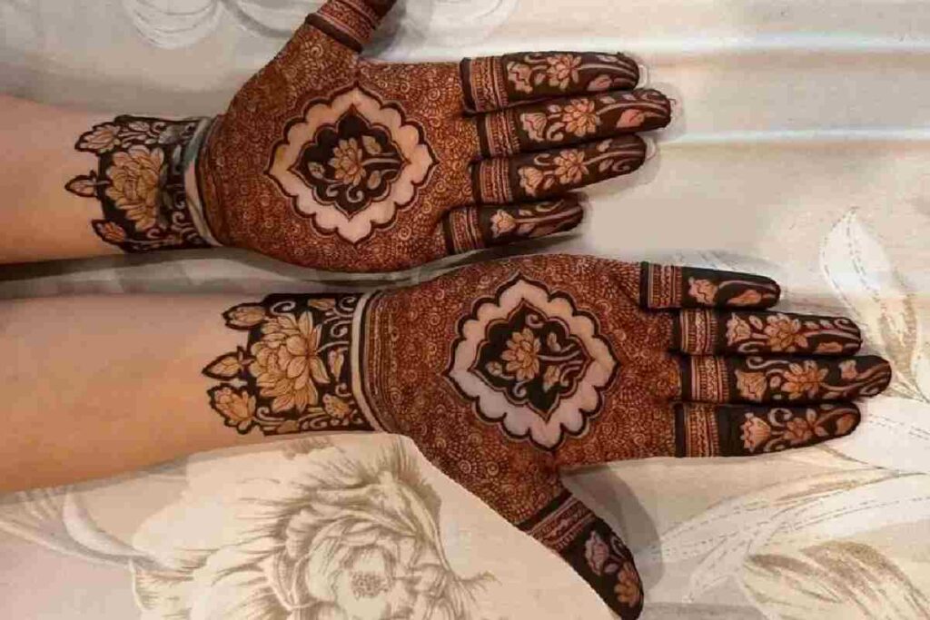 Trending Simple Mehndi Design Front Hand